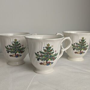Nikko Coffee tea Mugs Happy Holidays Set Of 3  Christmas